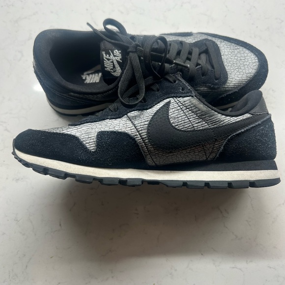 NIKE AIR PEGASUS 83 SIZE 8.5 WOMEN BLACK METALLIC LUSTER GREY SILVER RUN… - Picture 2 of 6